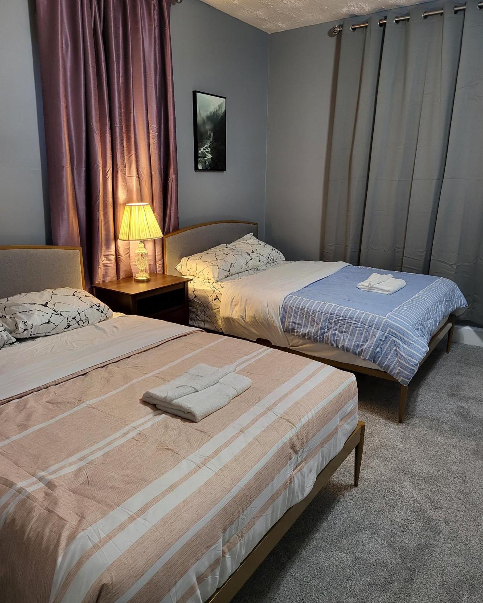 Guest Room With Two Double Beds In Columbus Oh, Airport Location المظهر الخارجي الصورة